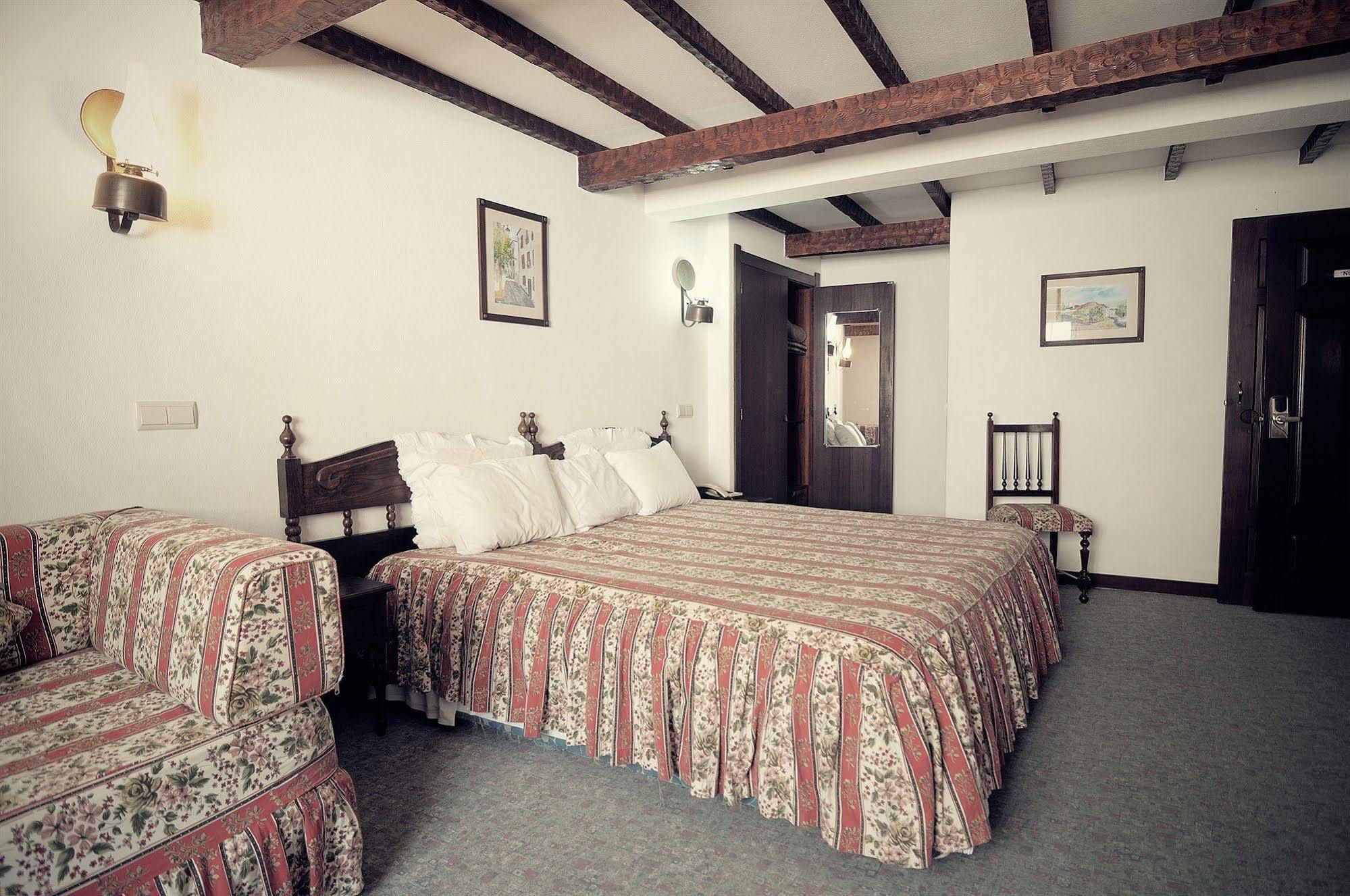 Rainha Santa Isabel - Obidos History Hotel Exterior photo